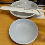 大都会 - 取り皿とお箸(2023年8月25日撮影)