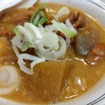 大都会 - 煮込み 380円(税込)(2023年8月25日撮影)