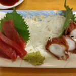 大都会 - 選べる刺身２点盛り 450円(税込)(2023年8月25日撮影)