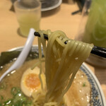 丸源ラーメン - 麺は細ストレート うかうかしてるとのびる‼️