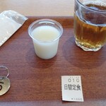 八海山みんなの社員食堂 - ウエルカムドリンク?麦茶と甘酒