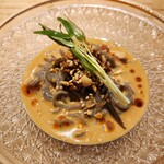 旬華 なか村 - 冷やし担担麺、黒胡麻の麺に空芯菜の若芽