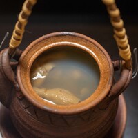 よし町 - 2023.8 合わせ貝と天然夏茸の土瓶蒸し（大津港産あわびつぶ貝、大洗産北寄貝、大洗産蛤、仁王しめじ、乳茸）