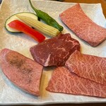 Yakiniku Sansui - タントロ、キングカルビ、厚切り生ハラミ、生ロース