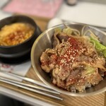 テジュン食堂 - 特選辛カルビ丼とブデチゲ定食（1500円）
