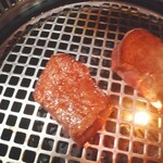 近江うし焼肉 にくTATSU - タン焼いてます