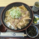 そば処　つる福 - 肉そば（冷）+のり。