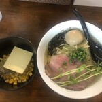 麺屋 エイト - 塩ラーメン　大盛り　トッピングでバターとコーン