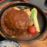 洋食屋牛銀 - 酸味の効いたデミグラスソースが食欲を誘います