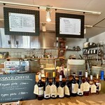 SHIBUYA CHEESE STAND - お店はオープンカフェ風のチーズ加工場を併設