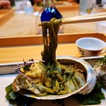 御料理 良所 - 中はなんとも贅沢な