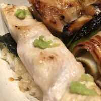 伊勢廣 京橋本店 - ささみわさびのせ