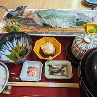 対馬のどぐろとイカ活き造り 博多 魚蔵 都ホテル店 - 