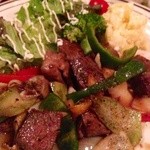 ぶどう屋 - サイコロステーキ。肉だけかと思ったら野菜もたっぷりでした。