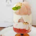 ハナツムリ - 【2023.08】桃パフェ(税込1,045円)