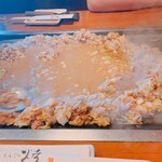 もんじゃ焼 山吉 - もんじゃが焼かれているところ