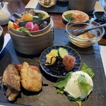別邸KURO - 鮑の伊豆ぐり茶蒸しと桜海老のまぜご飯を除いた、朝食の主な献立