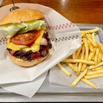 TEN FINGERS BURGER - 「ベーコンチーズバーガー(10FINGERS)」(2180円)です