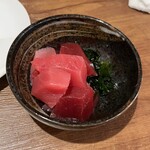 あかつき - お通しのまぐろぶつ