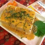 グラス - スパイス豆腐サラダ
