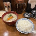 檍食堂 - ツヤツヤで粒立ちの良い白飯と絶品とん汁