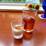 ダイニング＆カフェ ランデブーラウンジ - パンナコッタと烏龍茶