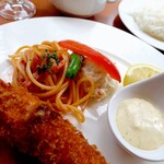 ダイニング＆カフェ ランデブーラウンジ - ナポリタンとポテサラ