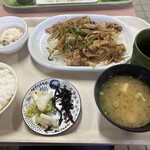 みどり食堂 - 肉炒め定食