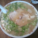 「ラーメン」５５０円 極めて華やかな醤油の味が響き渡る。