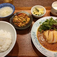 中華旬彩 森本 - よだれ鶏定食　1600円と、ミニ麻婆豆腐　400円