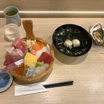 Kaisen Sushi Kaikatei - ごっそり海鮮丼¥2200  浜つみれ汁¥180  岩ガキ2個¥950