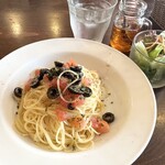 ロ・スパッツィオ - フレッシュトマトと黒オリーブの冷製カッペリーニ
