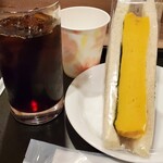 カフェ・ベローチェ - 厚焼き玉子サンドとアイスコーヒー®