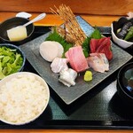 ごはん処 とらきち - 料理写真:刺し身定食