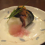 泰もと - 秋刀魚のわた漬けとウニ