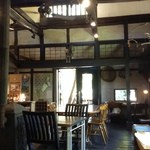 ゼルコバ - いい感じの店内