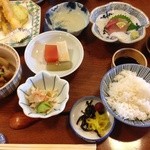 Nihon Ryouri Umeka - 満足の品数 (ランチ)