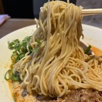 らぁ麺 善治 - しっかり氷水で締めた細麺リフト