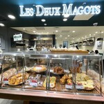 LES DEUX MAGOTS - 