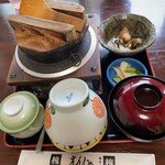 食事処 槐 - 料理写真:アサリ釜飯（茶碗蒸し 漬物 味噌汁 味海苔 付き）