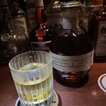 バー キュラソー - ブラントンをロックで