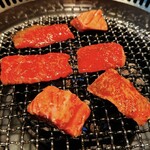 和牛A5雌牛と熟成牛舌 肉屋いちゆく - 網焼き