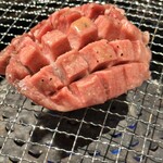 牛たん大好き 焼肉はっぴぃ 金町店 - 花咲き牛タン