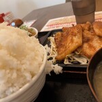 わ楽 - ご飯…溢れます