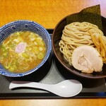 舎鈴 - つけめん小盛 740円