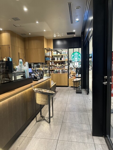 STARBUCKS COFFEE Shinmarubiru Ten photo 4