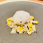 mieux restaurant - とても甘い山梨のとうもろこしとプチプチの大麦を使ったカカオがかかったリゾット。生姜のきいたエスプーマ