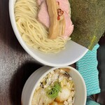 麺屋 ルリカケス - 特製鶏そばつけ麺(細麺)。おつゆの濃厚さとネギの香ばしさが絶妙。かつ、油っぽすぎず、食後もたれません。