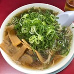 ラーメン 藤 - メンマ入りラーメンネギ増量