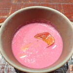 イーペル - 無農薬のビーツの冷製スープ。とっても色鮮やかです ☺︎　